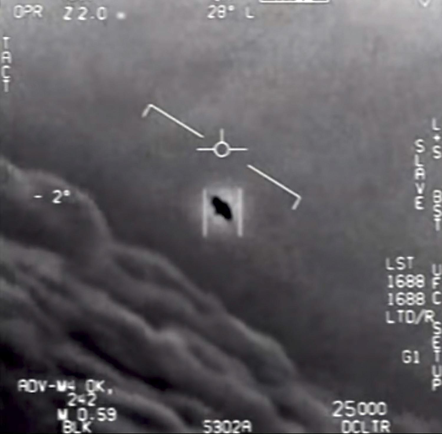 ContemTXHist's tweet card. Famous Houston UFO sightings: Clayton, Donna Lee abduction other cases that are strange