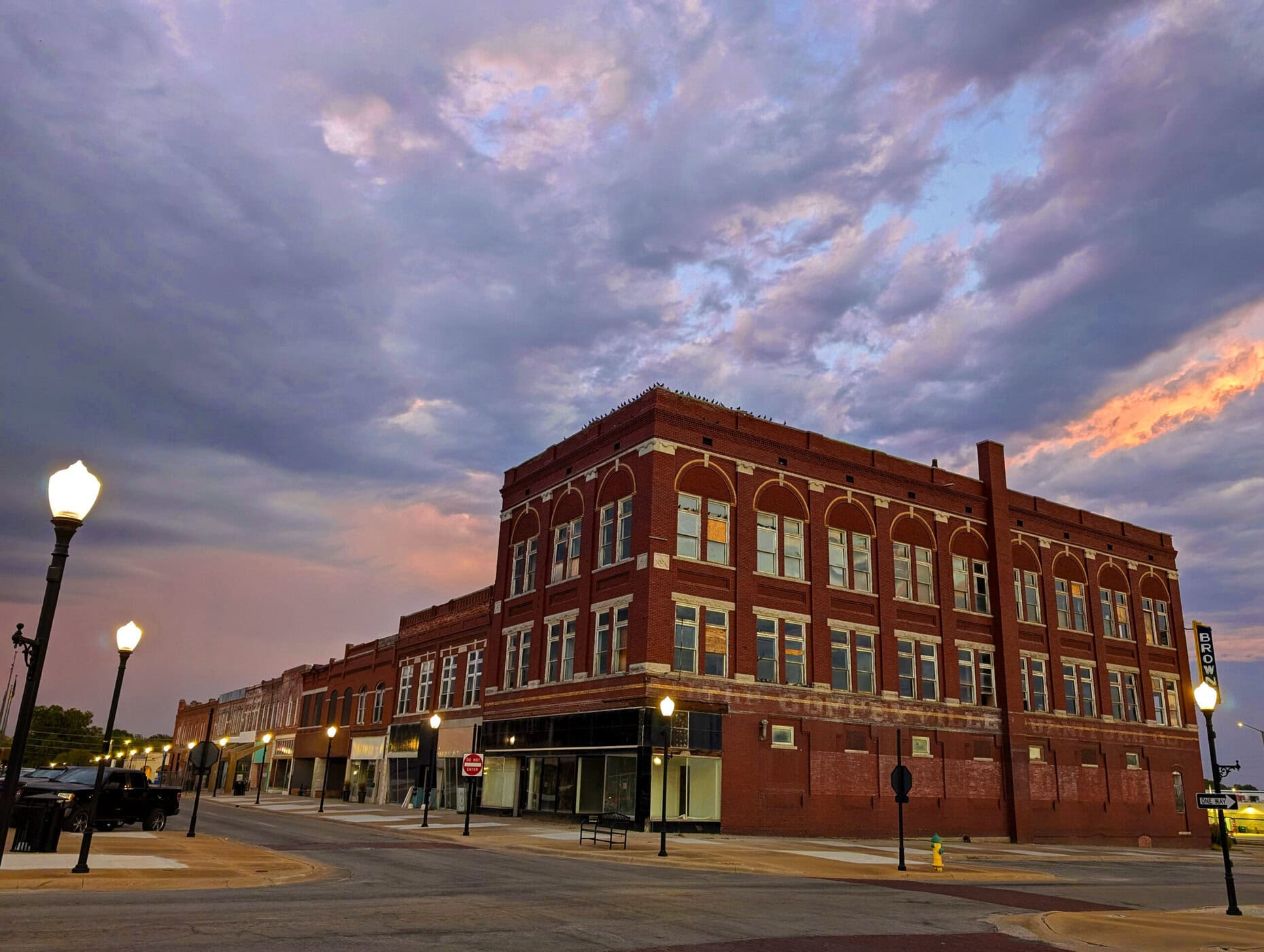 Adventuringgal's tweet card. Some of the best places to visit in Kansas: natural beauty, unique sights, and historic charm including Route 66, the Tallgrass Prairie, and more!