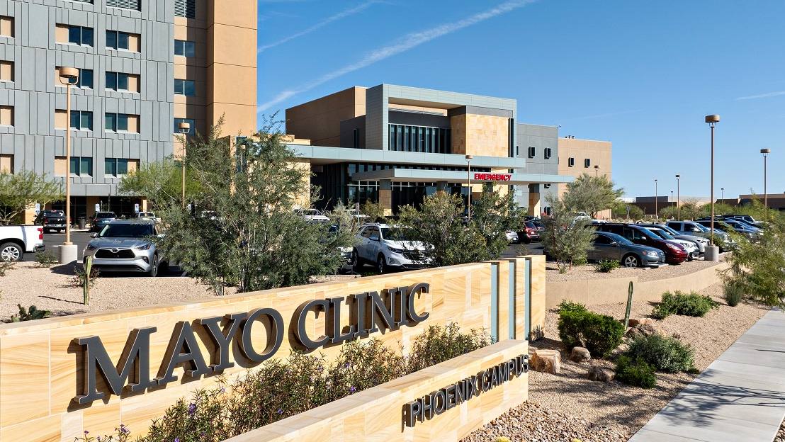 aqel_bashar's tweet card. Mayo Clinic surgeons performed 10 organ transplants within 24 hours, setting a record for both the hospital and the state of Arizona.