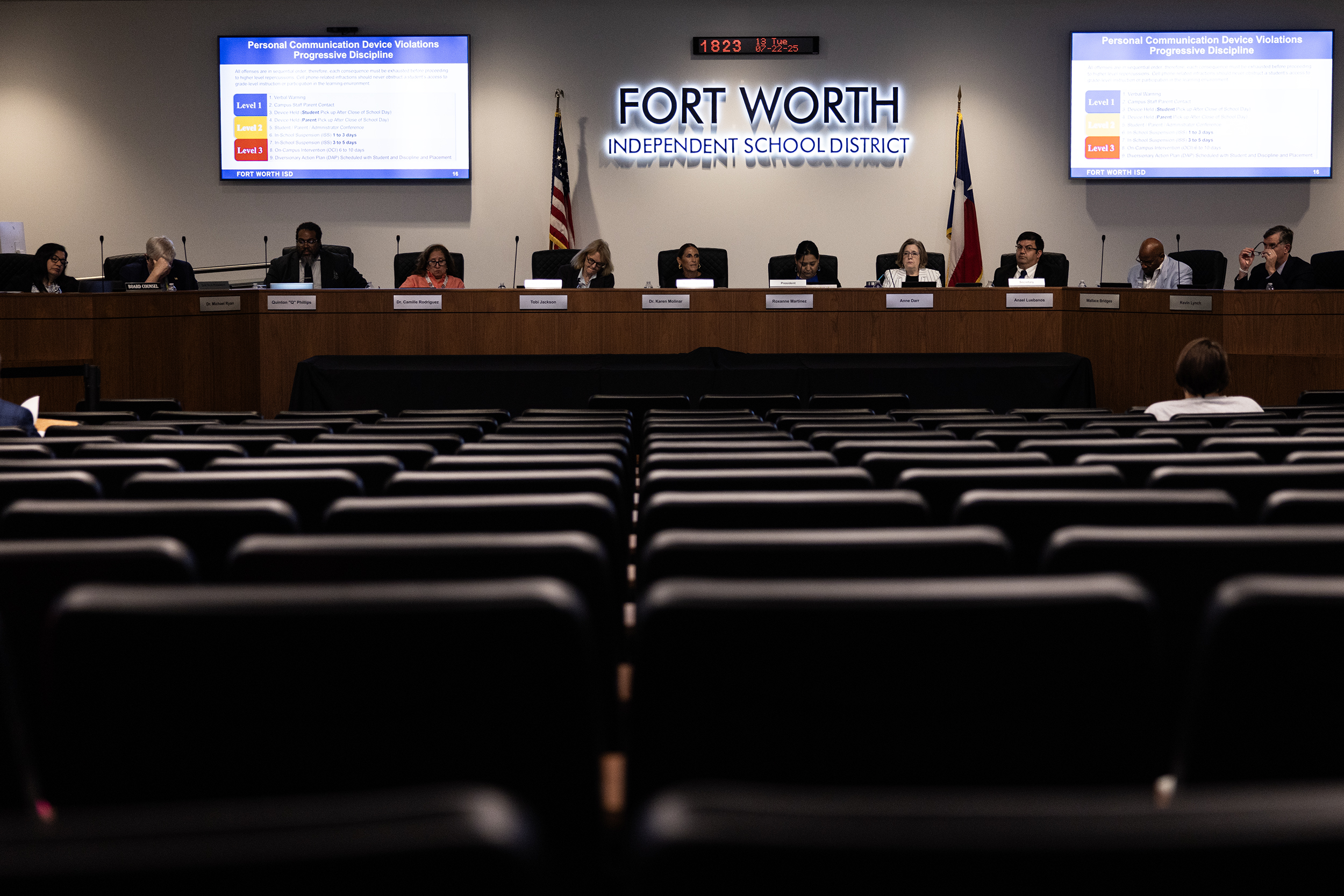 FortWorthReport's tweet card. FWISD trustees approved new policies outlining how teachers and principals will apply Texas law banning student cellphone use.