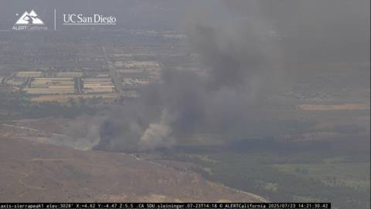 SkyzSmokey's tweet card. Fire crews with Cal Fire responded to a Chino Hills neighborhood after a brush fire was reported Wednesday afternoon.