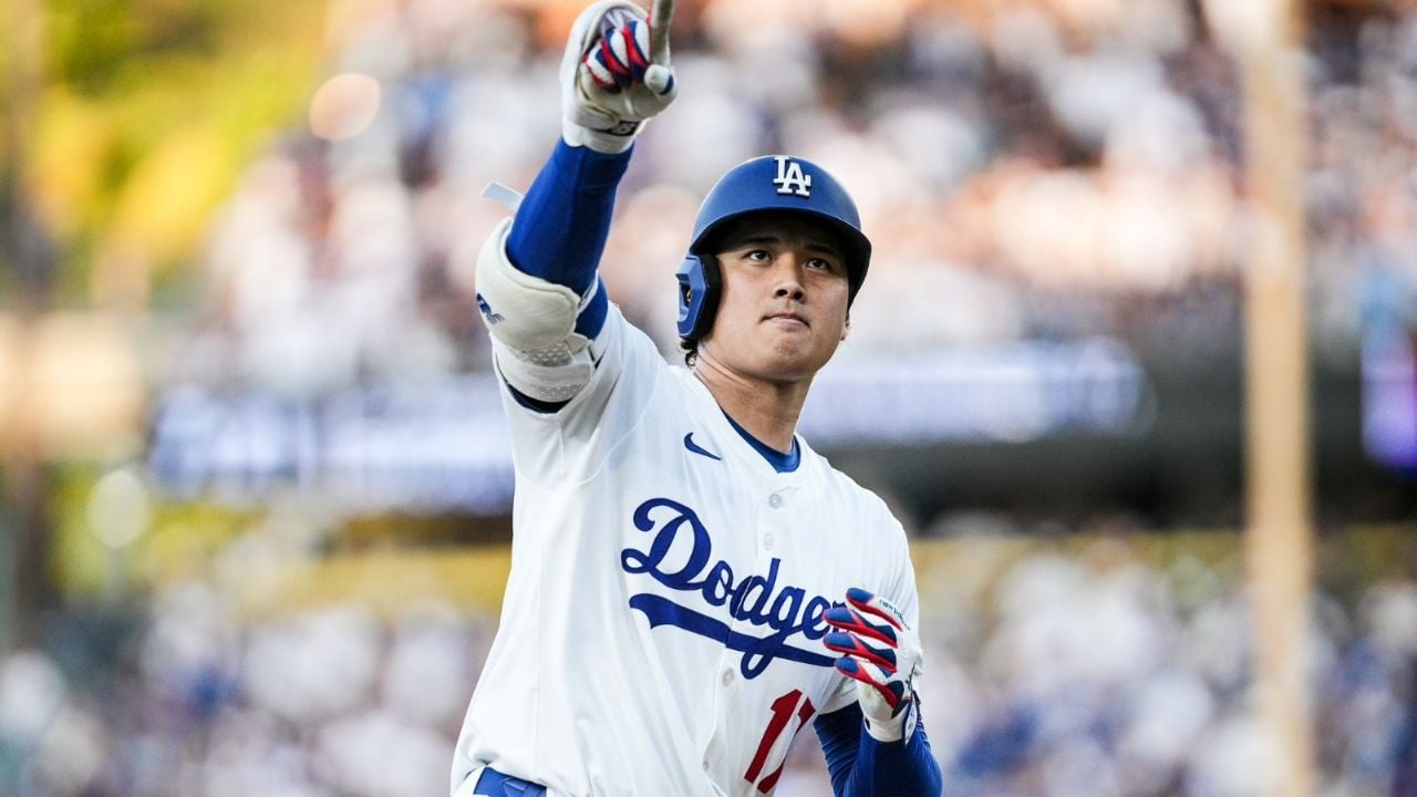 latinus_us's tweet card. El japonés igualó la marca de Max Muncy, Joc Pederson, Adrián González, Matt Kemp, Shawn Green y Roy Campanella.