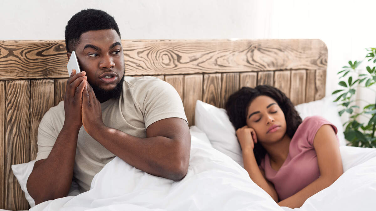 SteveHarveyFM's tweet card. Coldplay’s kiss cam exposed a cheating couple—and the internet is shook. Here’s how most cheaters get caught.