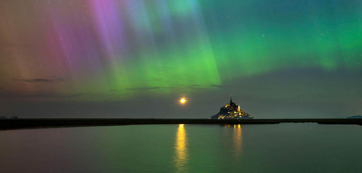 CNRSWashington's tweet card. Over the past few months, our planet has been ìmpacted by intense solar flare activity on the Sun. This phenomenon, which caused the polar auroras that recently lit up European skies, could also