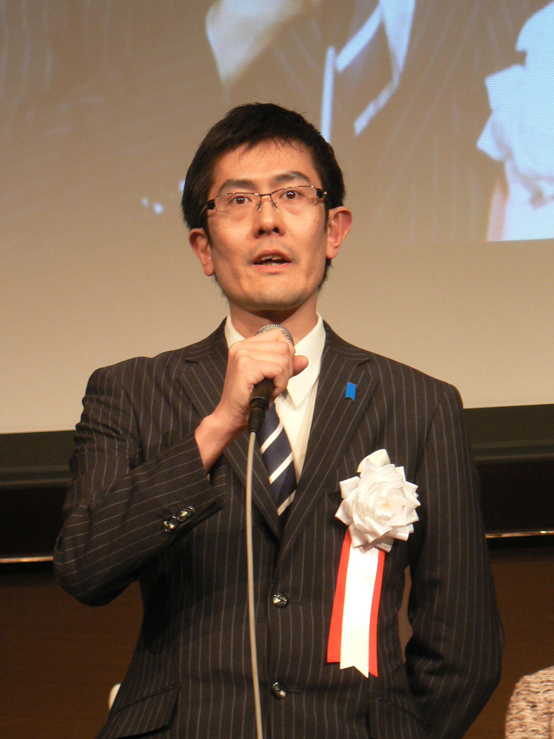 yossense's tweet card. 　経済評論家の三橋貴明氏が24日までにブログを更新。20日に投開票された参院選で当選した参政党の新人、「さや」こと塩入清香氏が本名を公表した経緯を説明した。 　参院選中は参政党の応援演説などを行っ