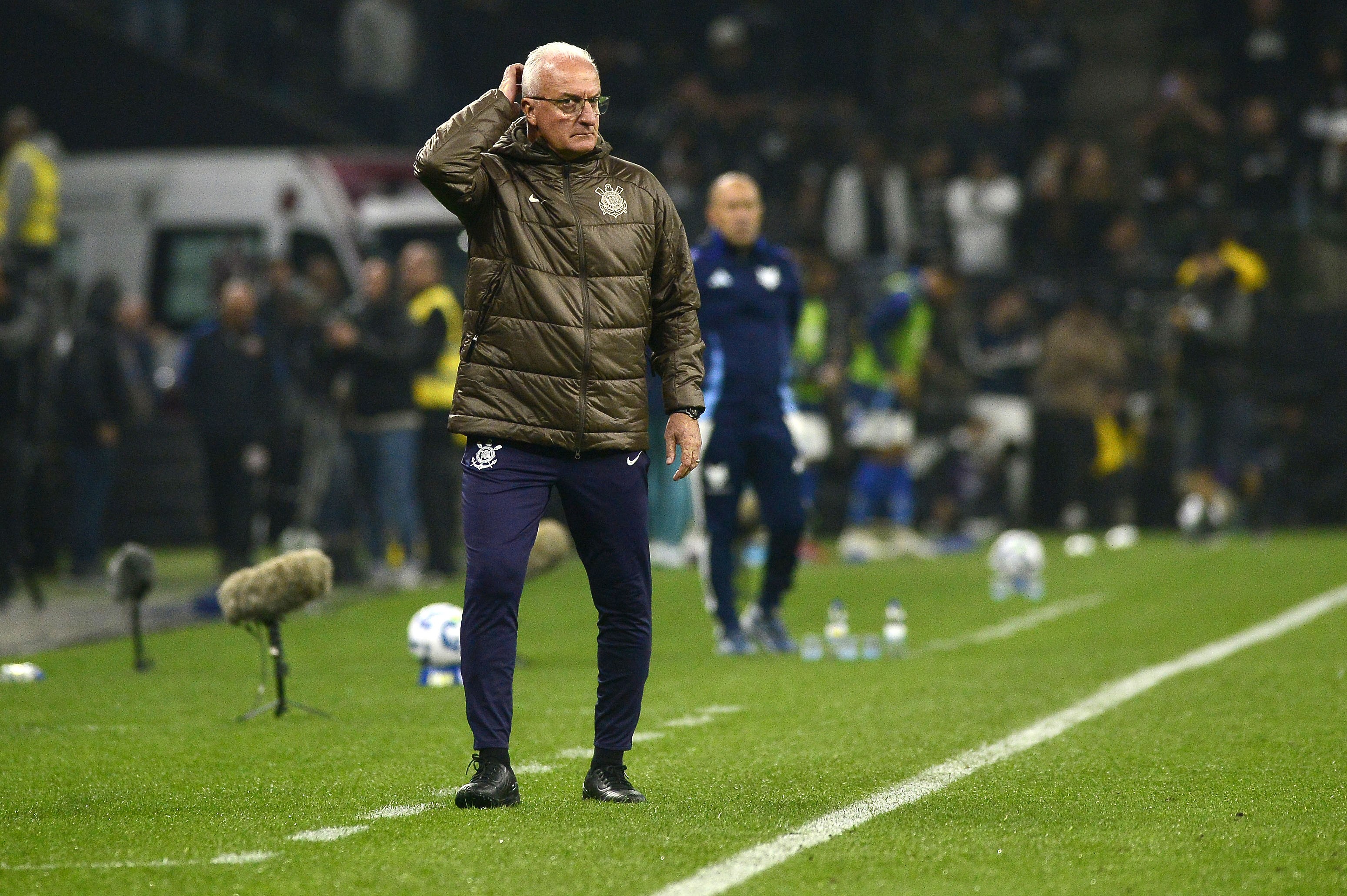 gaboliveira_jor's tweet card. Técnico do Timão analisa momento do clube, fala sobre a pressão no dia a dia e vê equipe com mais energia no empate sem gols com o líder Cruzeiro no Brasileirão