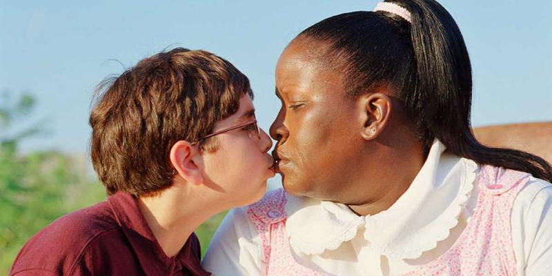hamrahrama's tweet card. Todd Solondz and his cinematic worldview of discomfort and sorrow burst upon the American indie filmmaking scene with the festival success of his second movie, Welcome to the Dollhouse, in 1995, and...