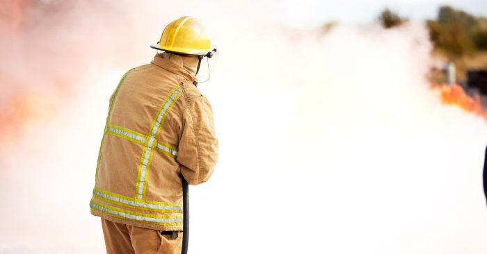 HazardsResearch's tweet card. Bushfire smoke causes measurable eye damage, study shows
