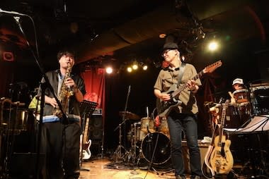 JunAbe_JunAbe2's tweet card. 世代を超えたセッション『アベモリシーセッション』、終了しました！今回は福岡在住の中1ドラマー、kii（ds）ちゃんをフィーチュアするというところからスタート、増崎孝司（g）さん、三沢またろう（perc）さん、というベテラン勢、私の息子、玖吽（b）、森下歩哉（s）君という若手、というメンバーで構成しました！いわゆるFusion系の名曲をやってみたかったのですが、若いみんなの提案したものは渋いの...