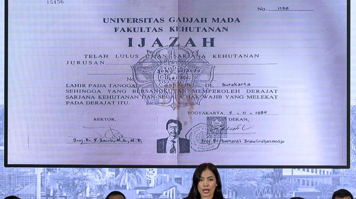 __AnakKolong's tweet card. Jokowi meminta penundaan pemeriksaan kasus ijazah palsu karena alasan kesehatan.