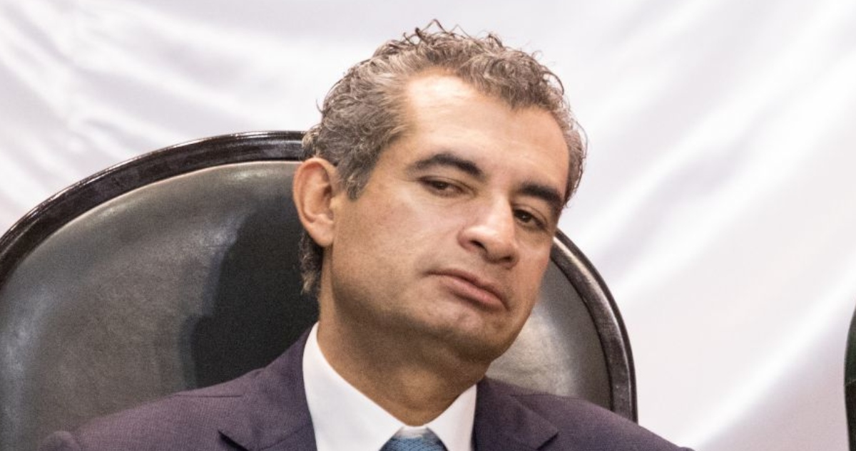 SinEmbargoMX's tweet card. El TEPJF anuló la expulsión de Enrique Ochoa del PRI al considerar que sus críticas a Alejandro Moreno están protegidas por la libertad de expresión.