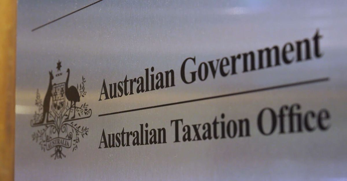 9NewsAUS's tweet card. The best time to to lodge your tax return, according to the ATO