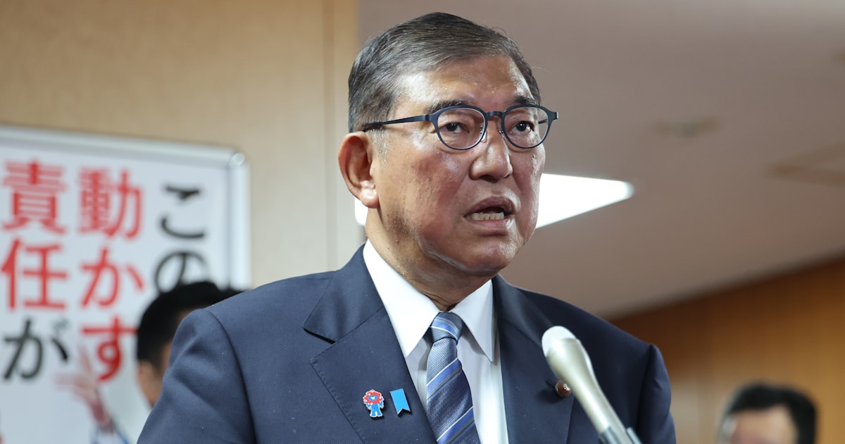 irighting's tweet card. 石破茂首相は23日、自民党本部で麻生太郎最高顧問、菅義偉副総裁、岸田文雄前首相と1時間20分ほど会談した。会談後、記者団に参院選の大敗を受け「強い危機感を共有した」と述べた。「私の出処進退は一切話していない」と語った。首相は近く退陣を表明するとの一部報道を否定した。「私がそのような発言をしたことはない」と説いた。日米の関税合意に触れ「合意が確実に実行されるように、国民生活がきちんと守られるため