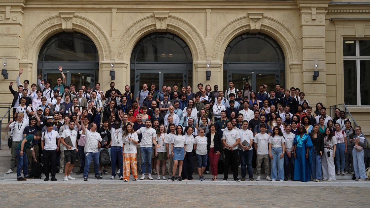 GoogleForHealth's tweet card. Doctors, developers and researchers gathered in Paris to prototype new medical solutions using Google’s AI models.
