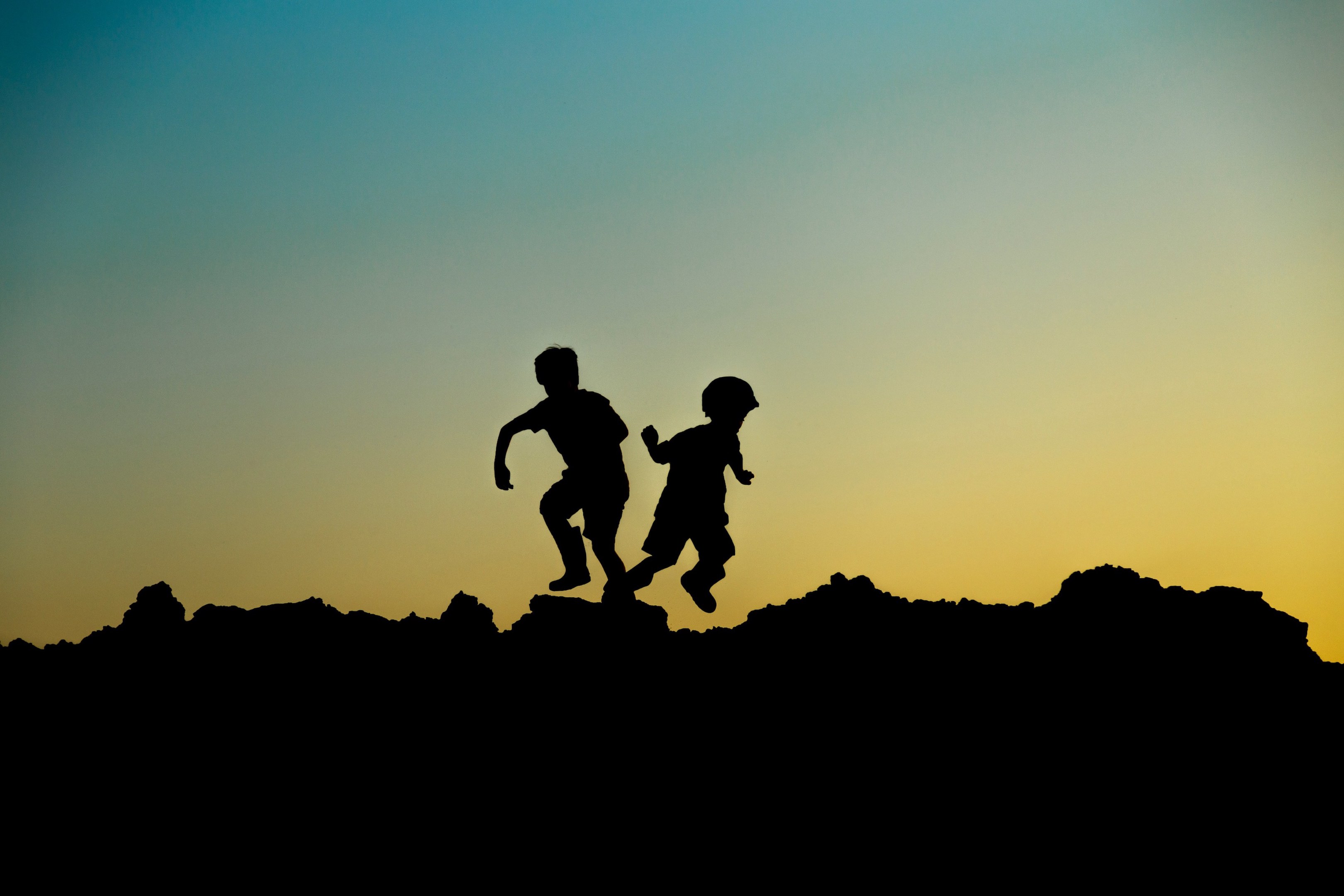 JoinClarity's tweet card. Air pollution threatens children's health from the womb through adolescence, increasing risks of respiratory, cognitive, and chronic conditions. Early exposure can cause lifelong harm, underscoring...