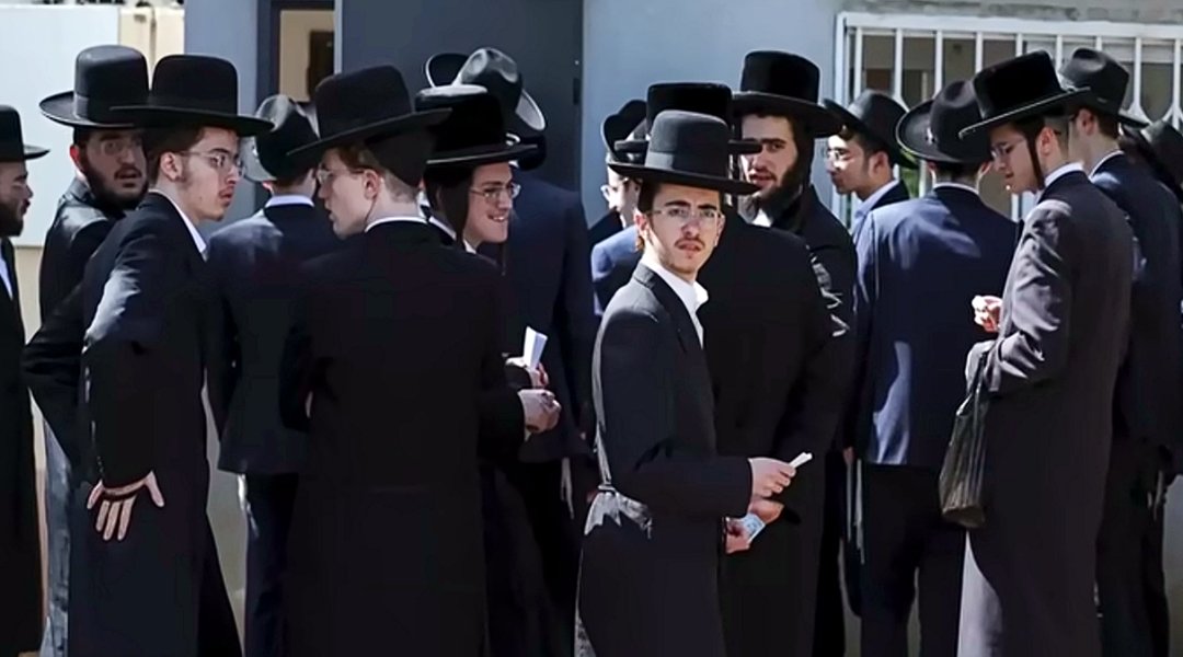 KansalainenFi's tweet card. ”Yhdysvaltain eliittiyliopistot ovat myötävaikuttaneet antisemitismin normalisoitumiseen.” Anti Defamation League (ADL) -järjestön uusi merkittävä tutkimus on paljastanut ”huolestuttavia asenteita...