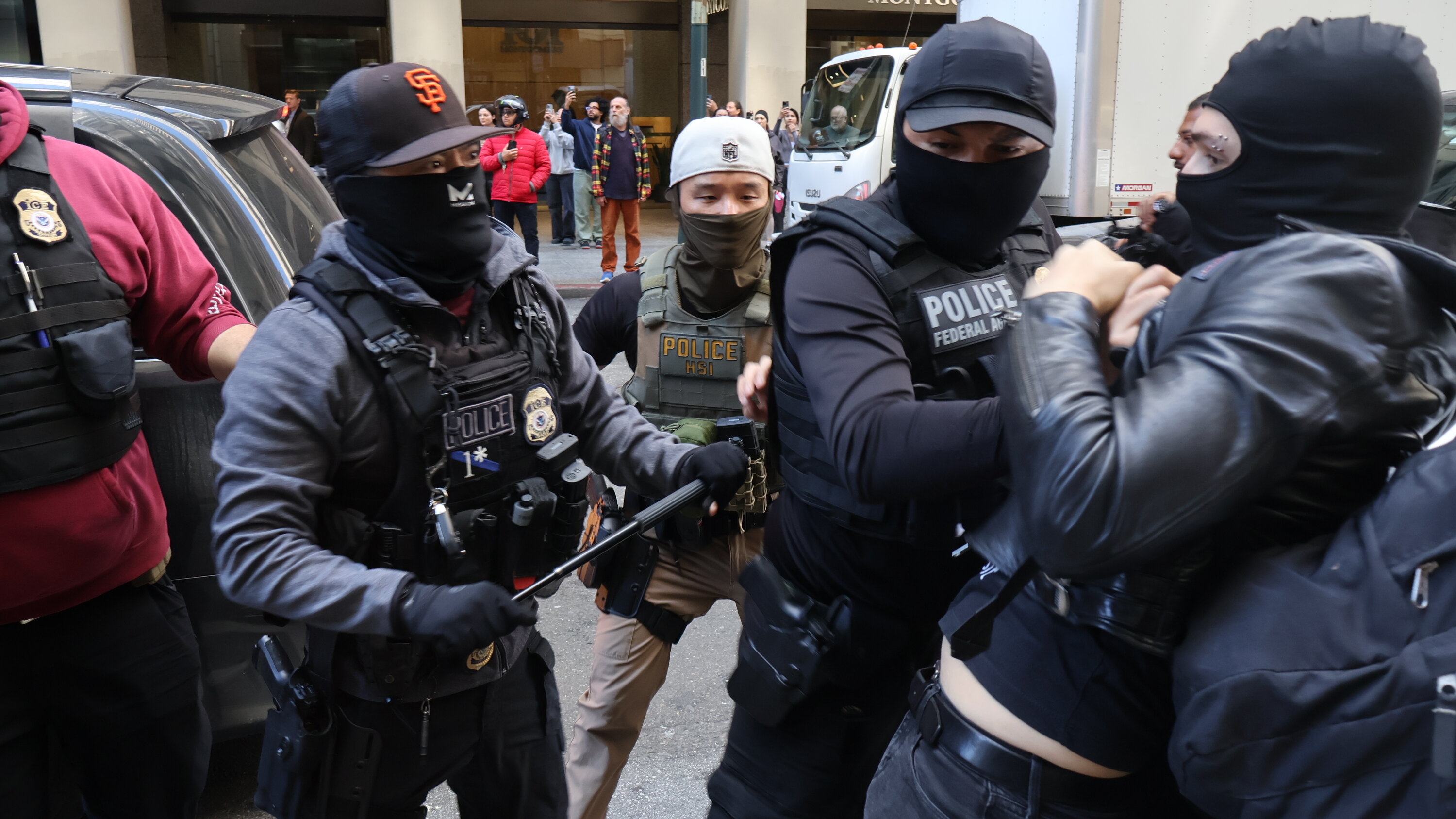 cheskareports's tweet card. Videos captured a scuffle between protesters and immigration agents outside a courthouse. No injuries were immediately reported, the police said.