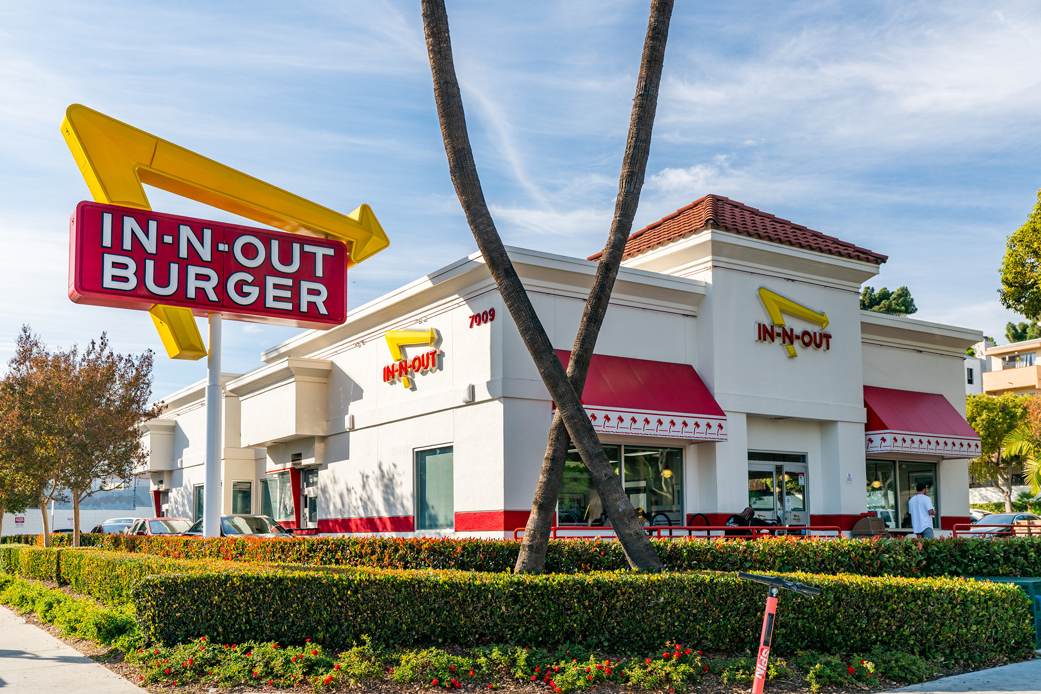 SoLuckyLas's tweet card. Burger billionaire Lynsi Snyder is saying goodbye to the West Coast.