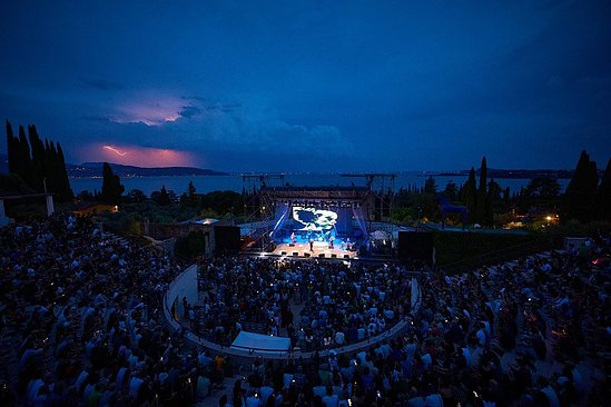 Mozzer2017's tweet card. Gardone Riviera, tonight