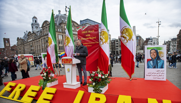 djeppink's tweet card. Wynia's Week: Datum: 17 juli 2025. Categorie: Iran, Islam, Midden-Oosten. Auteur: Derk Jan Eppink. Artikel: Hoe krijgt de verdeelde Iraanse oppositie de bloedige mullahs weg? En wat komt daarna,...