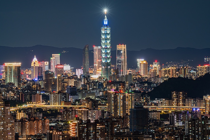 TransitionsEner's tweet card. L’île de Taiwan, menacée en permanence d’invasion par la Chine continentale, fait aussi face à une crise énergétique majeure. La demande d’électricité dépasse aujourd’hui les capacités de production...