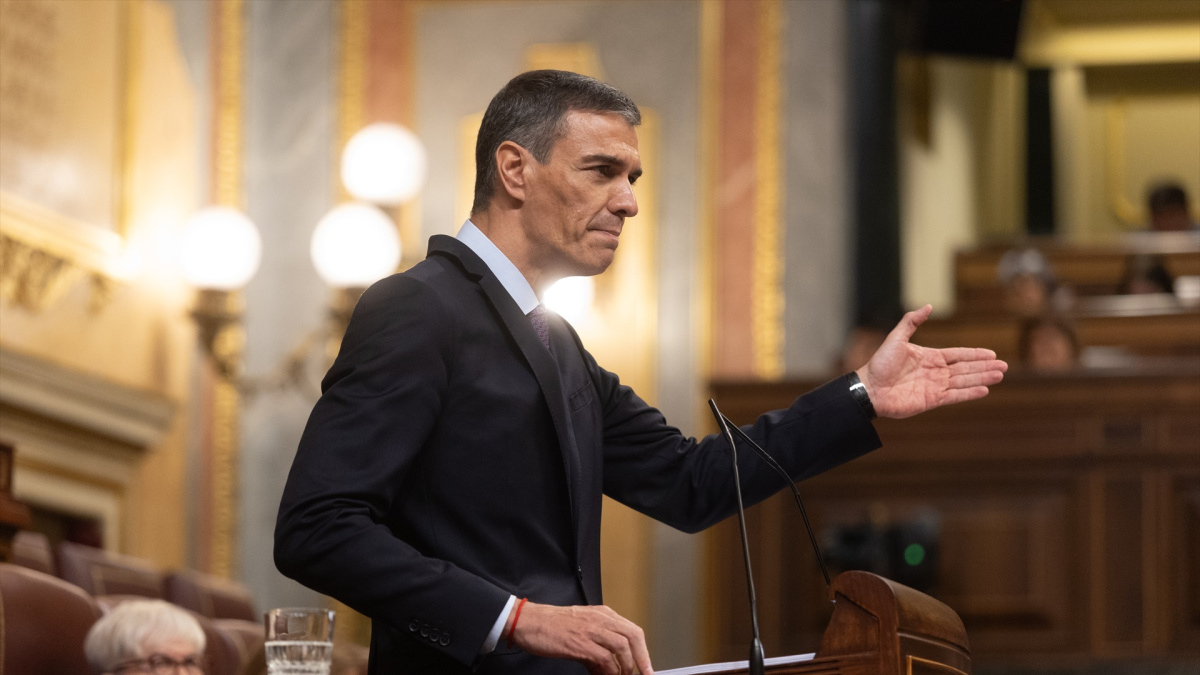 jonathanmartinz's tweet card. La amenaza del infierno ultra condiciona como nunca la política española