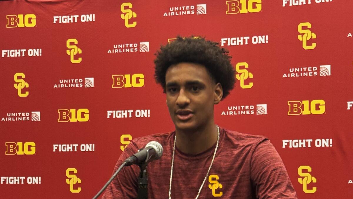 Ryan_Kartje's tweet card. USC freshman basketball player Alijah Arenas injured his knee during practice and is expected to miss six to eight months.