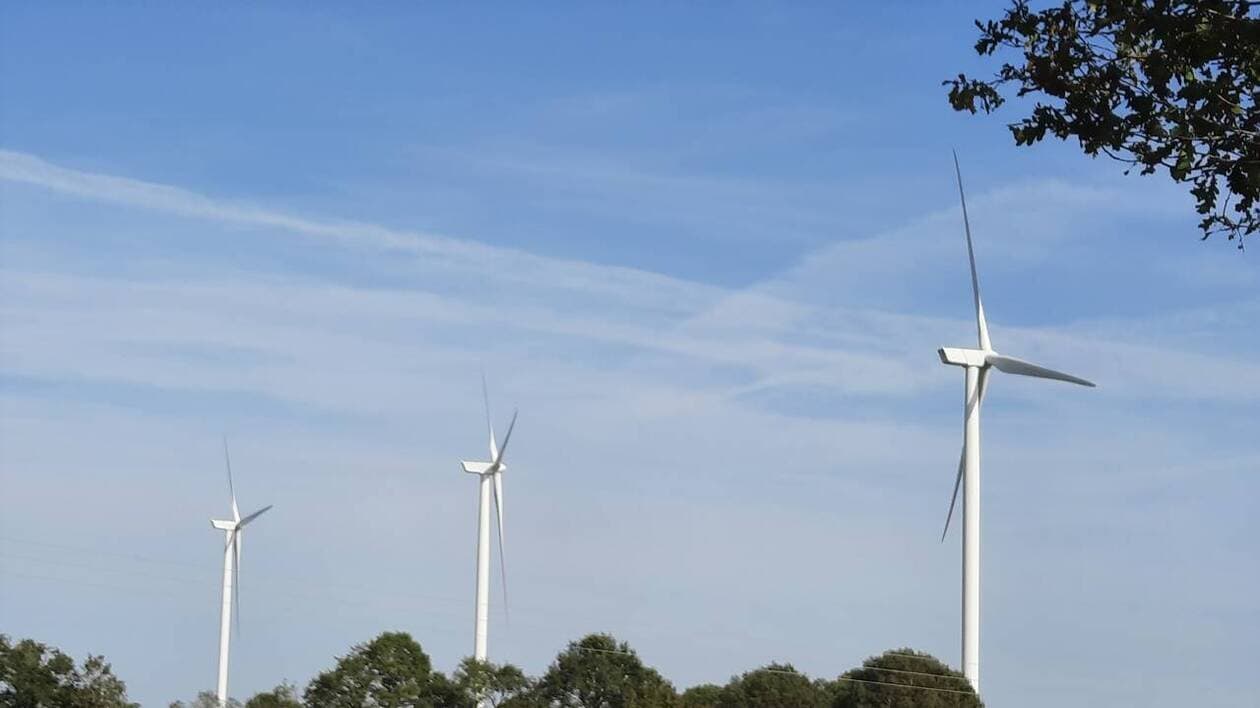 rahmnus's tweet card. L’entreprise éolienne EE Noyal n’a plus qu’un arrêté provisoire préfectoral pour faire tourner ses éoliennes à Noyal-Muzillac (Morbihan), après que le conseil d’État n’a pas admis son pourvoi en...