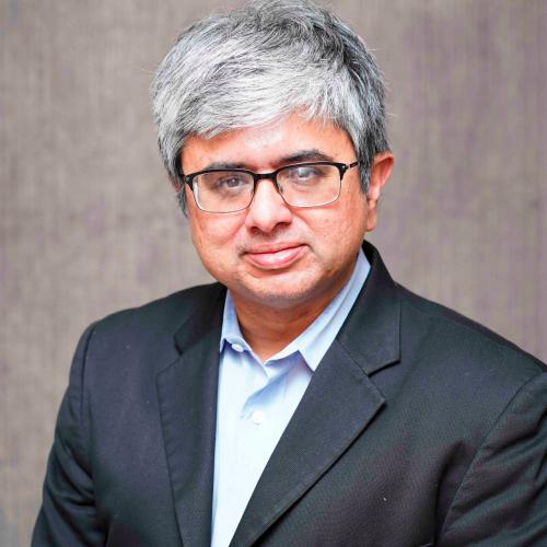 Oracle_India's tweet card. Explore Oracle's strategies and innovations in enterprise data management, including AI Vector Search and Generative Development, as discussed by SVP Tirthankar Lahiri. Discover how these advanceme...