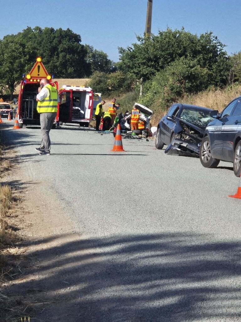 JournalduPaysY2's tweet card. Mercredi 16 juillet, un choc frontal entre deux véhicules a fait deux blessés, dont un grave, dans la commune du Poiré-sur-Vie.