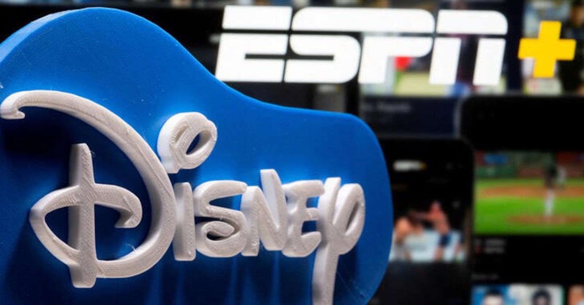 davidgandler's tweet card. The U.S. Justice Department and 16 U.S. states said in a pair of court filings that they support a court order won by FuboTV in August that temporarily blocked Walt Disney , Fox and Warner Bros...