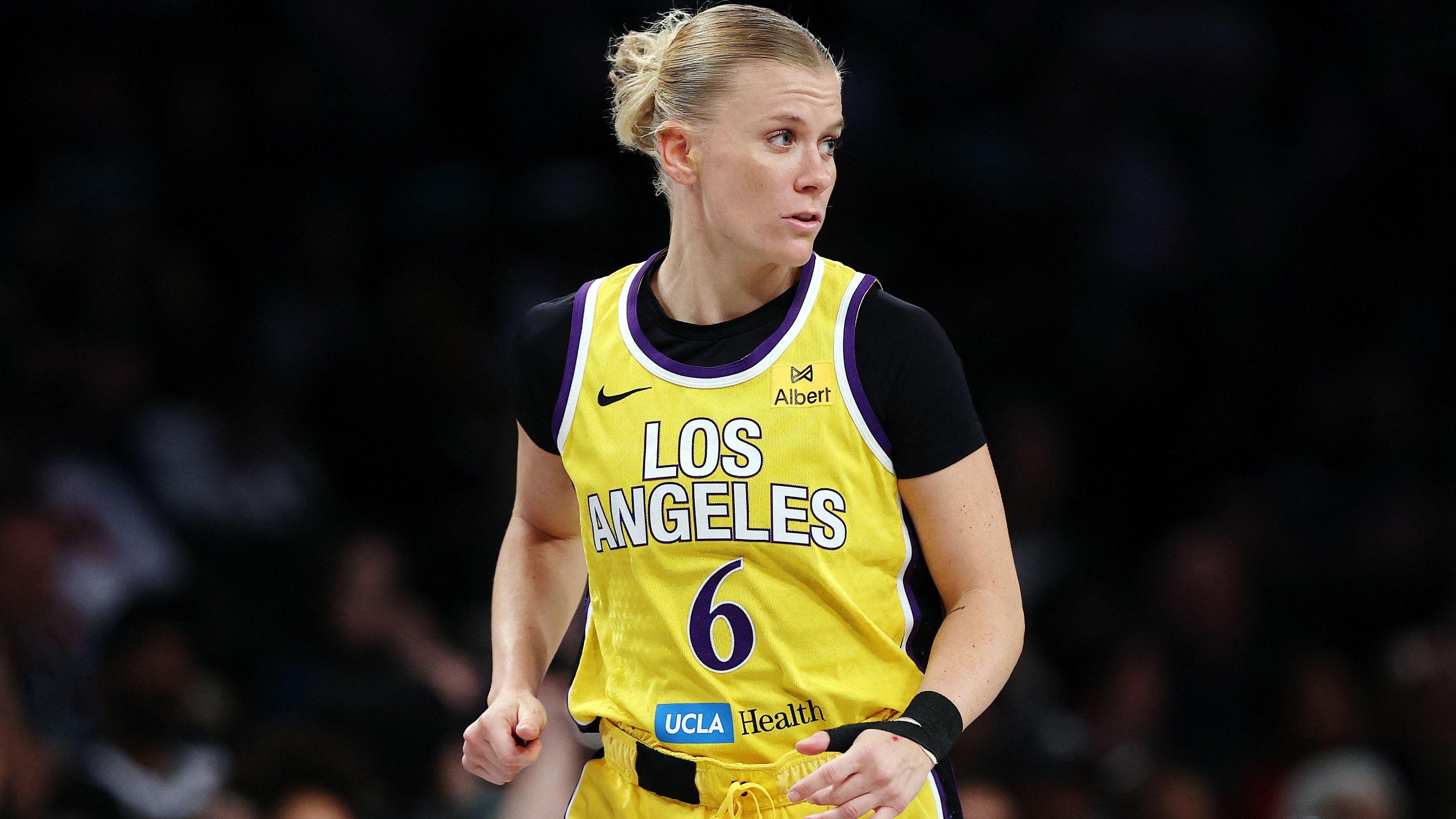 BartLagae's tweet card. Julie Vanloo heeft een nieuwe club in de WNBA. Nadat de Golden State Valkyries uit San Francisco haar van de spelerslijst had geschrapt, verhuist ze naar Los Angeles, om er te basketballen bij de...