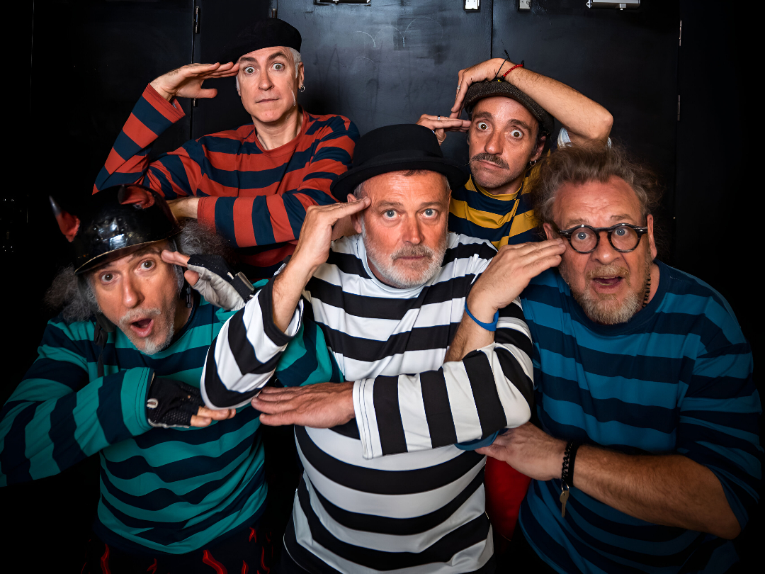 zoompontevedra's tweet card. Los Toreros Muertos, a banda liderada por Pablo Carbonell, encherá de música e bo humor o parque da Xunqueira, en Vilagarcia de Arousa, o martes 19 de agosto. Con entrada gratuíta, a mítico grupo da...