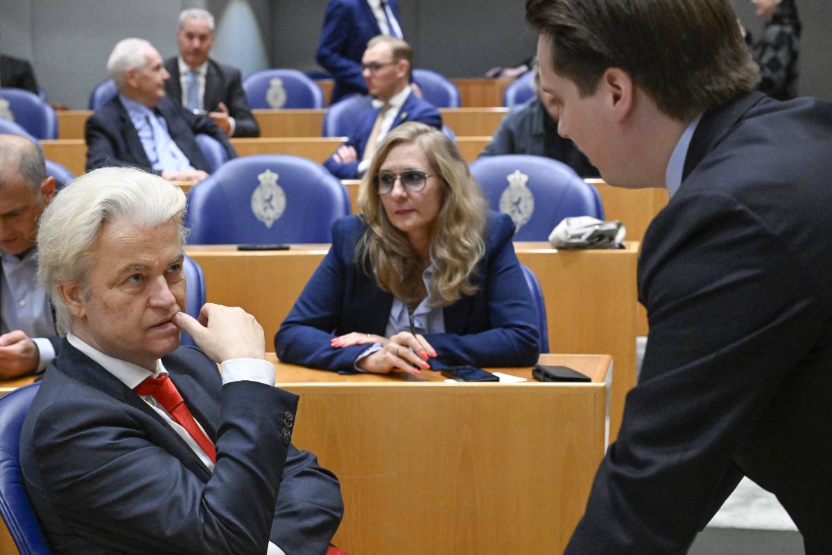 AshgateScott's tweet card. PVV-Kamerlid Rachel van Meetelen ligt onder vuur van de NOS. NOS en Omroep Brabant beweerden dat sinds haar debat als Tweede Kamerlid in 2023 vrijwel niets heeft gedaan. Maar de feiten wijzen anders u
