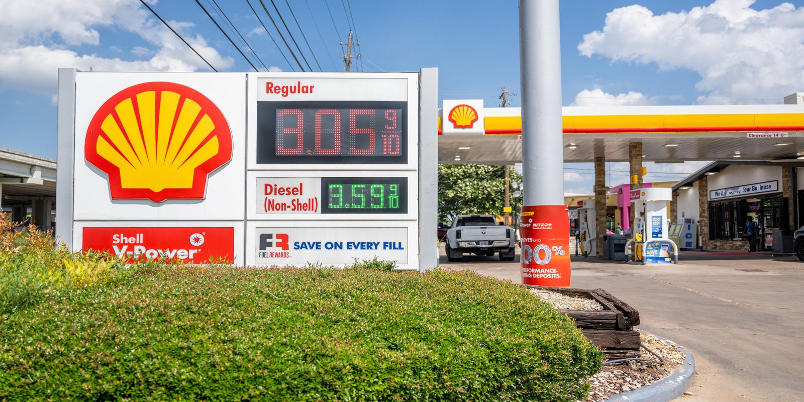 callerdotcom's tweet card. Here's a look at how weekly regional gas prices changed in Texas last week compared with the week prior.