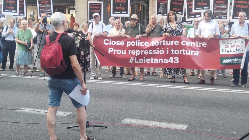 ComissDignitat's tweet card. La pretensió de declarar espai de memòria la prefectura policial cau del programa oficial dels actes de commemoració de la fi del franquisme