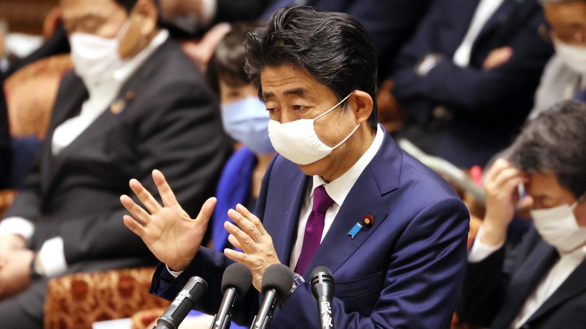 tatsu_a's tweet card. すべてのスタートは2020年4月1日だった。官邸で開かれた「第25回新型コロナウイルス感染症対策本部」会合の席上で安倍晋三首相が、「来月にかけて、さらに１億枚を確保するメドが立ったことから、来週決定す