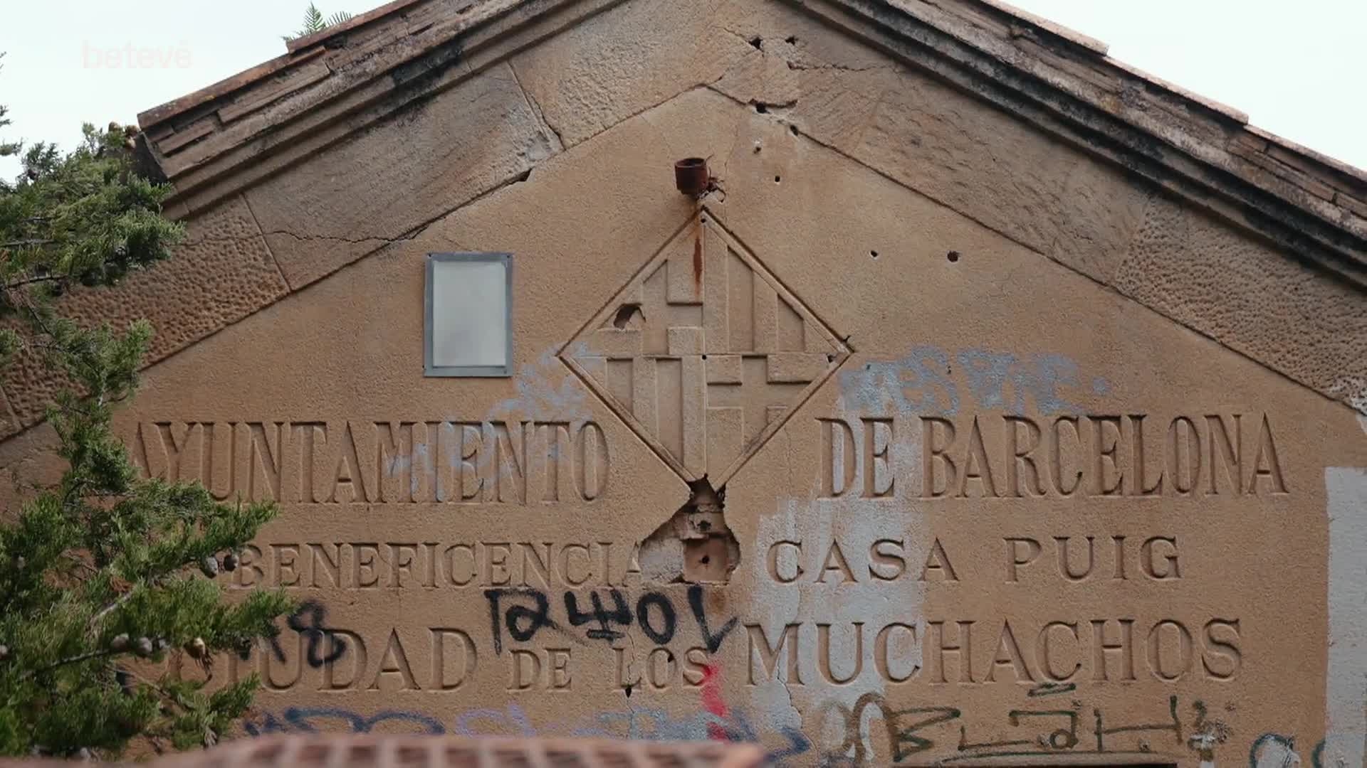 AltresBcn's tweet card. Al cor de Collserola s'amaga, en un estat ruïnós, el que antigament havia estat l'orfenat franquista de la Ciudad de los Muchachos.