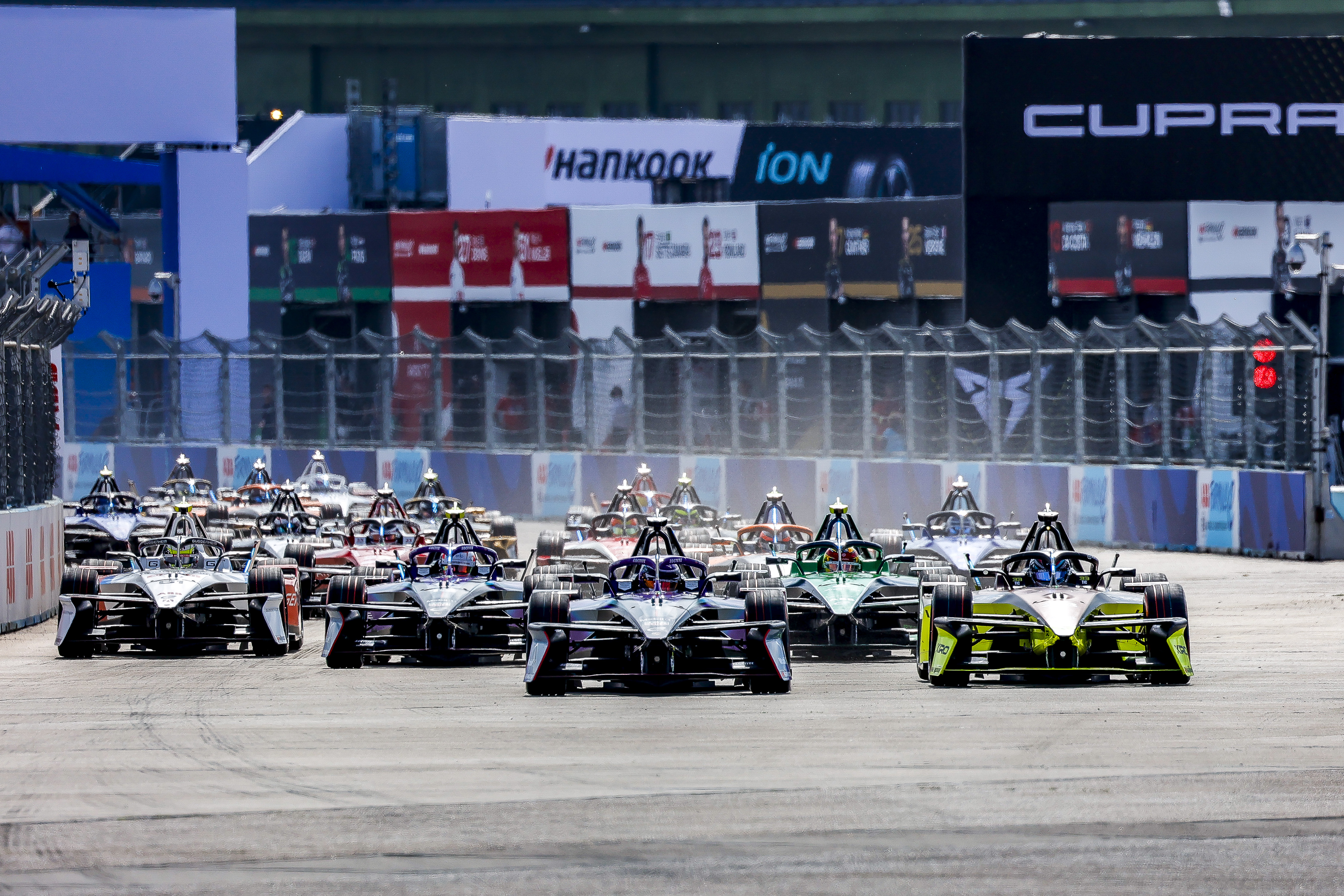 fia's tweet card. Season 11 grid set to electrify the streets of London this weekend – with Teams’ and Manufacturers’ honours still hanging in the balance...