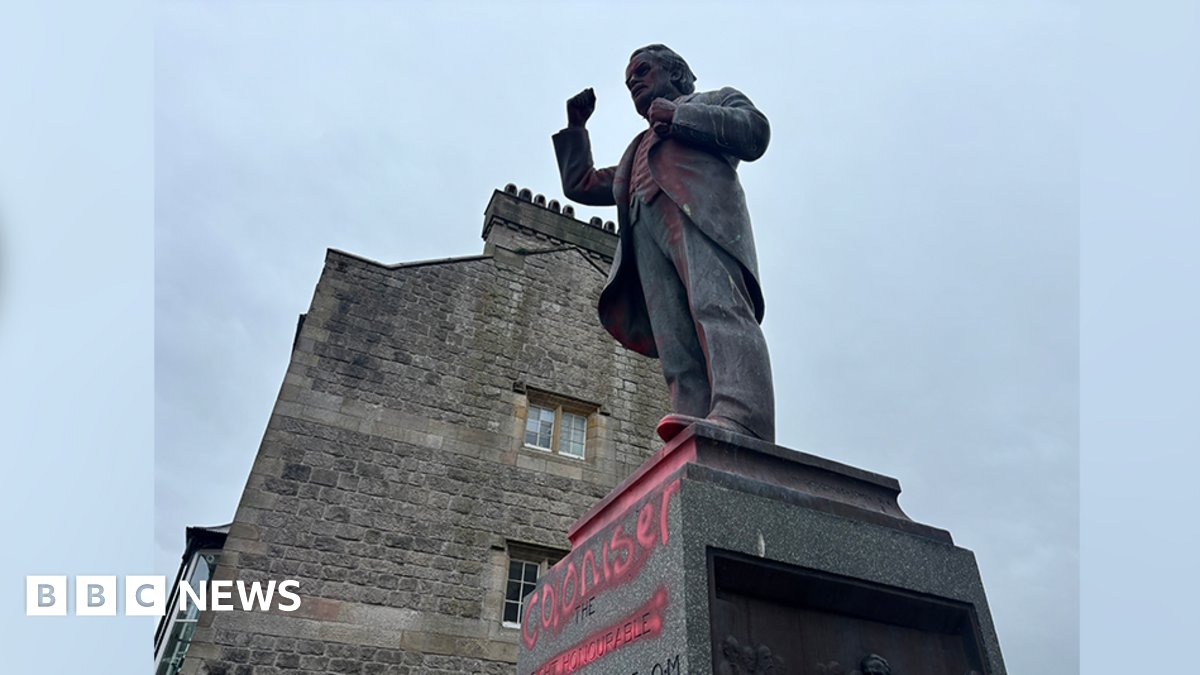 LibDemDavid's tweet card. It has since been removed from the statue with Gwynedd council checking CCTV cameras in the area.
