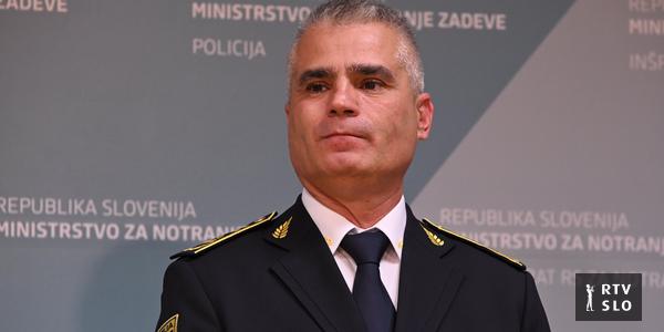 aleshojs's tweet card. Nekdanji generalni direktor Senad Jušić se je upokojil. Njegov brat, načelnik Policijske postaje Nova Gorica, Sejad Jušič pa bo postal direktor občinske uprave Bovec. Sta nenadna odhoda povezana s...