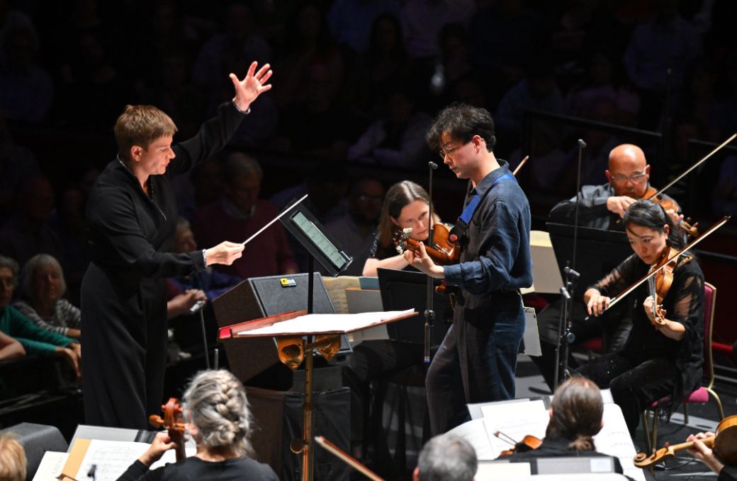bachtrack's tweet card. After the premiere of Mark Simpson's concerto, Anja Bihlmaier concludes her BBC Philharmonic Prom with a rousing performance of the Symphonie fantastique. 