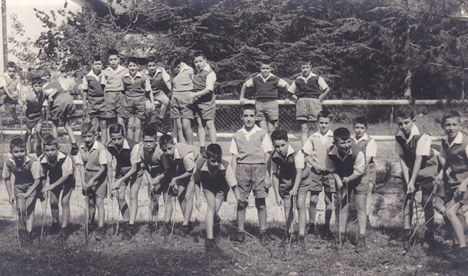 Surtdecasa's tweet card. Hi ha experiències que marquen una vida, i passar els estius a la Vall Fosca n’és una. Milers de nens i nenes han passat els estius en aquest punt del Pirineu de Lleida en els últims cent anys. En