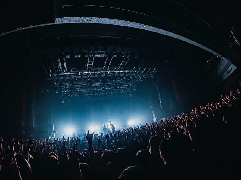 PYLONPORT's tweet card. 7月23日(水)、東京は渋谷にあるSpotify O-EAST にて、4年半振りのリリースとなったフルアルバム『INSIGNIA』を引っ提げてスタートした全国ツアー『PassCode DESTINY to the NEXT TOUR 2025』の最終公演が行われ...