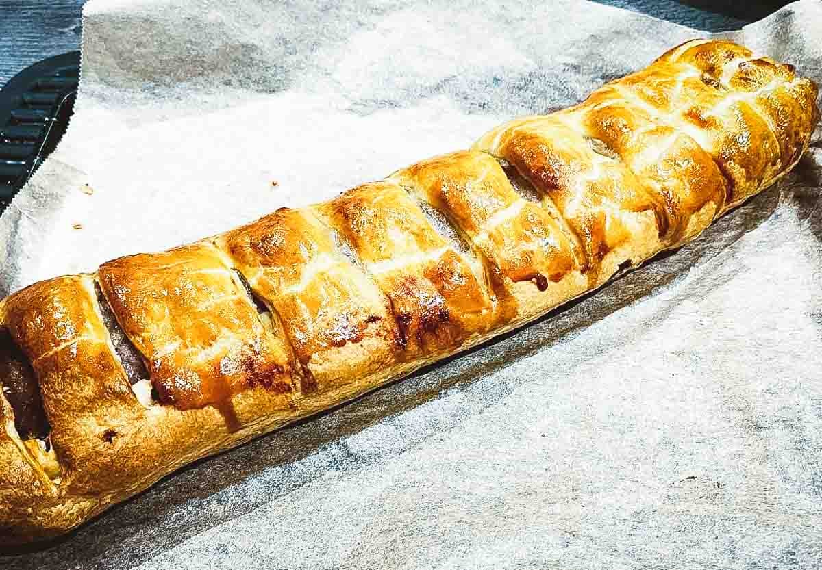 paul_steele's tweet card. Who doesn't love a sausage roll and what's better than a lovely home made one, fresh out of the oven. This is an easy and simple way to make delicious and tasty sausage rolls.