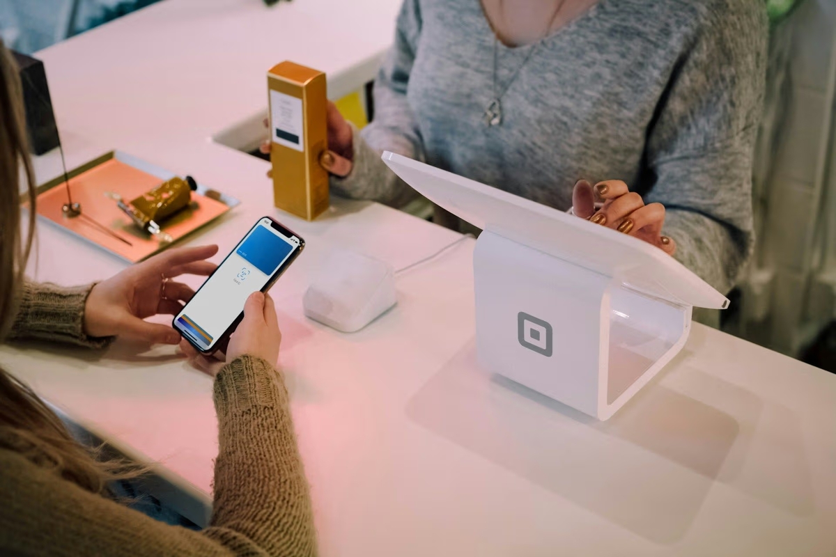 memofleet's tweet card. ジャック・ドーシー（Jack Dorsey）氏のスクエア（Square）は、自社のネットワーク上の加盟店向けにビットコイン（BTC）決済の導入を開始した。 スク ...