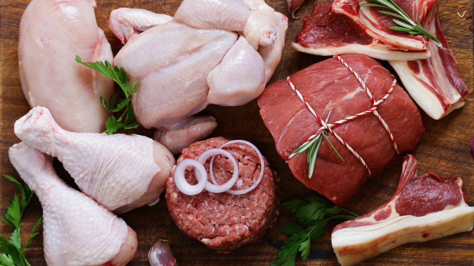 Food_Foundation's tweet card. The key facts from the Meat Facts report, with some reflections from the MyNutriWeb dietitians on what they mean for us all