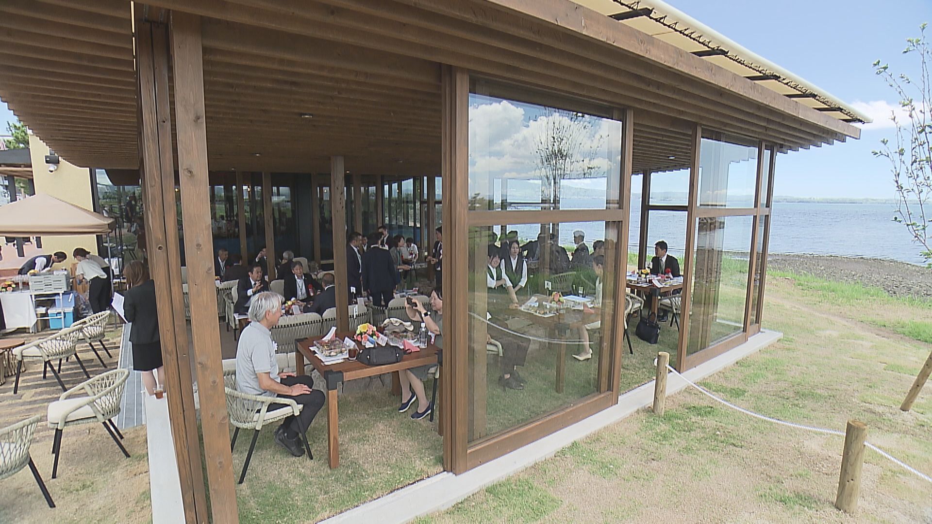 TOS_hodo's tweet card. 大分県別府市の上人ヶ浜公園の再開発事業で整備が進められていたリゾート型複合施設が24日オープンしました。年間の来場者はおよそ50万人を見込