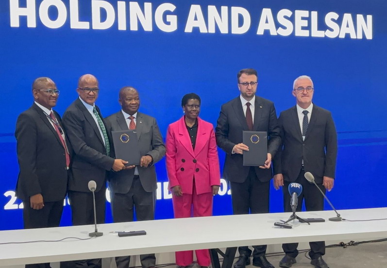 defenceWeb_Afr's tweet card. At the IDEF 2025 defence exhibition currently underway in Istanbul, Turkey’s Aselsan has signed its first local production contract in South Africa, with Pamodzi Group, to produce two-way handheld...