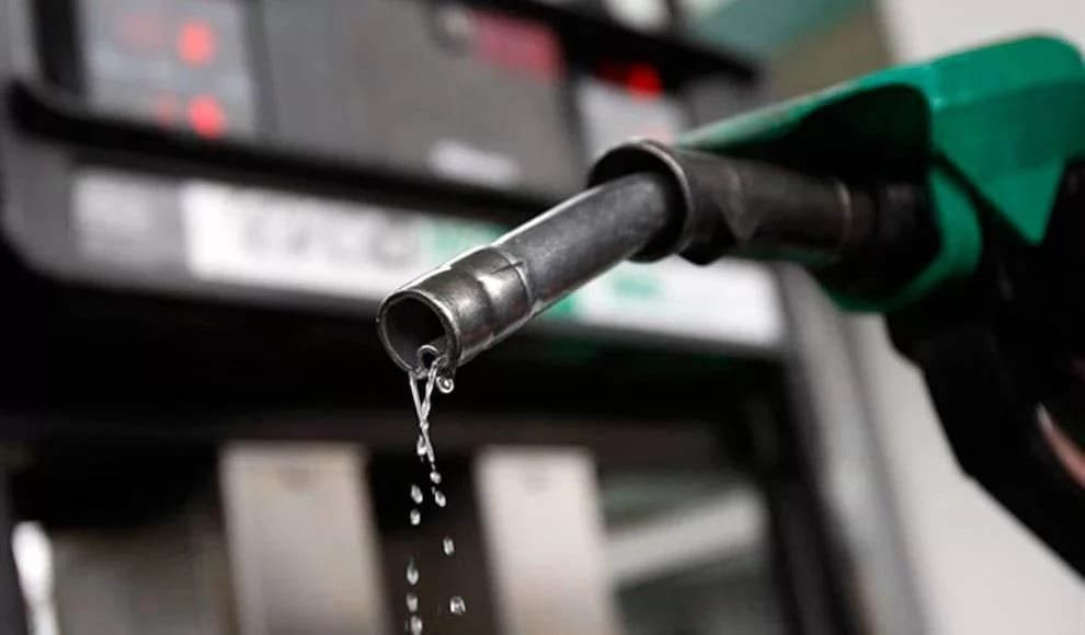 RubenSanchezTW's tweet card. Te ayudamos a encontrar la gasolinera más barata, comparar los precios y conocer cómo evolucionan.